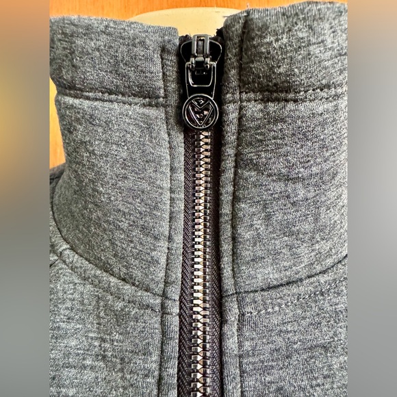 Betsey Johnson performance dark gray vest size M - Picture 2 of 9